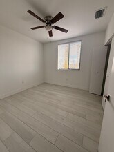 765 E 20th St in Hialeah, FL - Foto de edificio - Building Photo