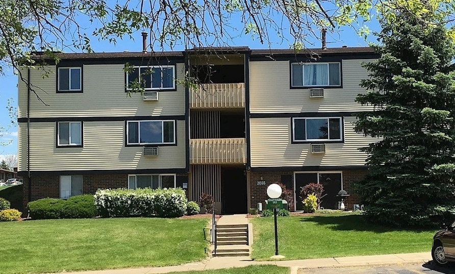 Hillcrest Apartments in Dubuque, IA - Building Photo