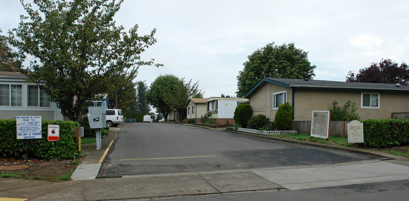 1120 Fairview Dr in Springfield, OR - Building Photo