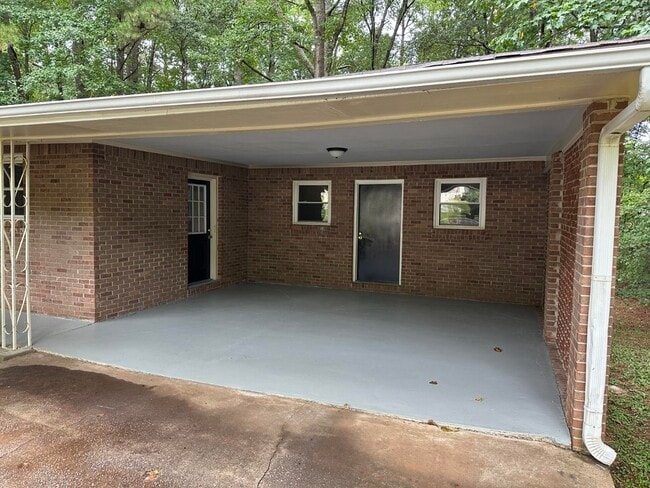 31 Elaine Dr in Newnan, GA - Building Photo - Building Photo