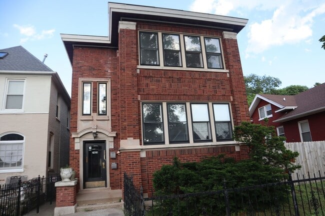 7423 S Euclid Ave