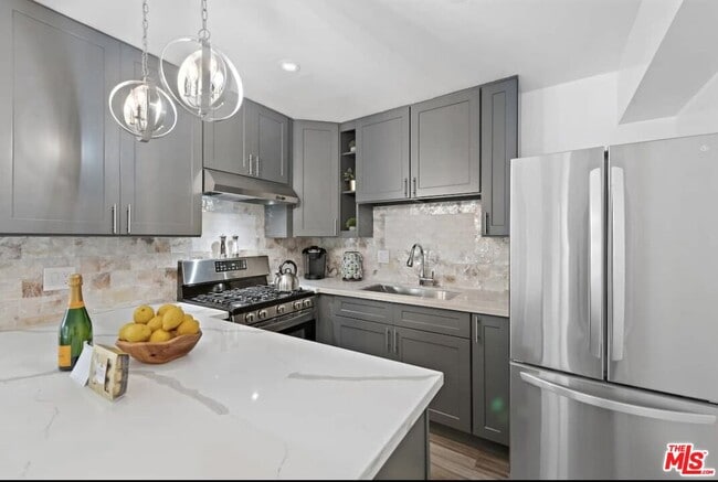 1174 Coldwater Canyon Dr in Beverly Hills, CA - Building Photo - Building Photo