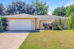 1322 SE 12th St in Cape Coral, FL - Building Photo