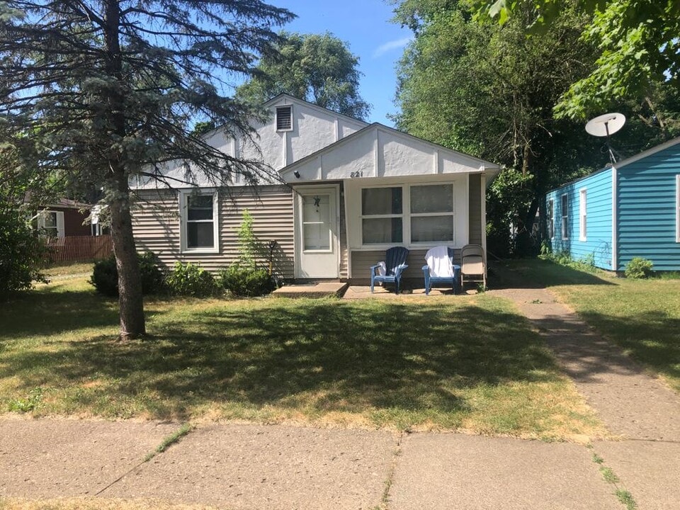 821 Roosevelt St in South Bend, IN - Building Photo