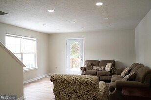 106 Gateway Dr in Newark, DE - Building Photo