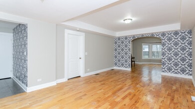 2575 Waukegan Ave in Highland Park, IL - Building Photo - Building Photo