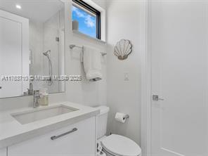 4440 NW 80th Ave in Doral, FL - Foto de edificio - Building Photo