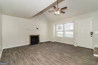 7073 Stonecreek Dr in Douglasville, GA - Building Photo - Building Photo