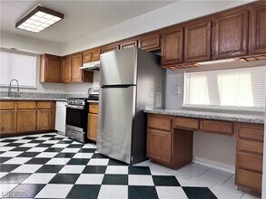 6517 Chilton Ct in Las Vegas, NV - Building Photo - Building Photo