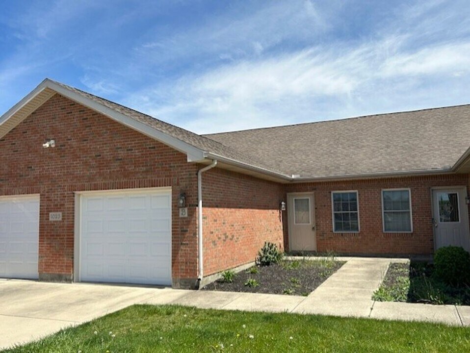 1023 Laurel Tree Ct in Troy, OH - Building Photo