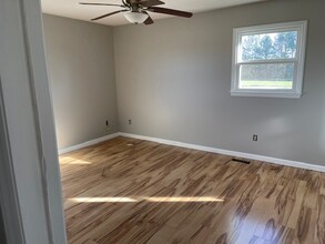 1131 Olin Rd in Olin, NC - Foto de edificio - Building Photo