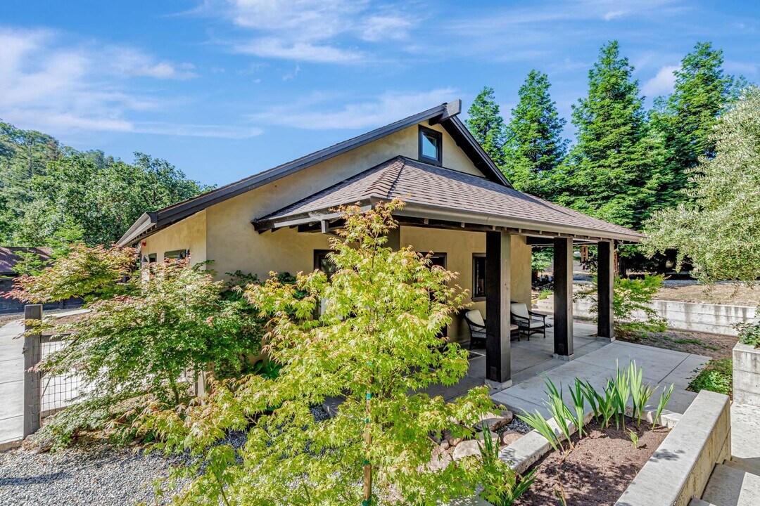 7965 Whitehurst Rd in Gilroy, CA - Building Photo