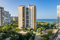 Park Shore Towers in Naples, FL - Foto de edificio - Building Photo