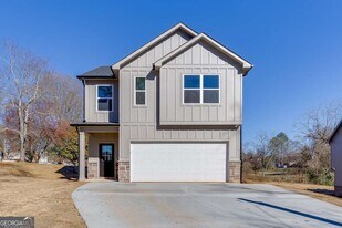 569 Clayton St in Commerce, GA - Building Photo