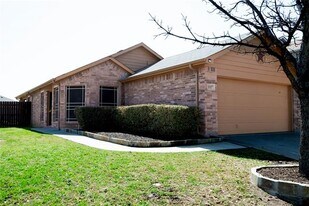 1117 Browntop St in Crowley, TX - Building Photo