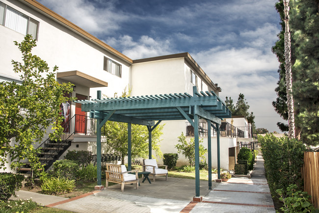 La Habra Pines Apartments in La Habra, CA - Building Photo - Building Photo