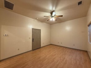 522 Center St in Taft, CA - Building Photo - Building Photo