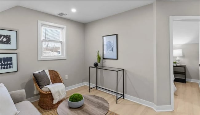 135 Hawksley Ave