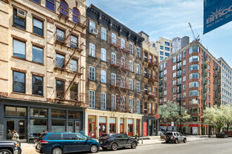 317-319 Greenwich St in New York, NY - Building Photo - Building Photo