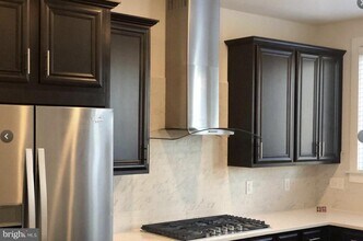 13390 Sherwood Park Ln in Herndon, VA - Building Photo - Building Photo