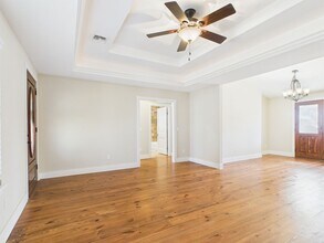 411 W College St in Fredericksburg, TX - Building Photo - Building Photo