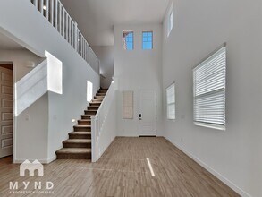 9233 W Roma Ave in Phoenix, AZ - Foto de edificio - Building Photo