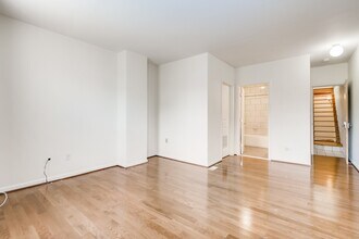 1127 S Hanover St in Baltimore, MD - Building Photo - Building Photo