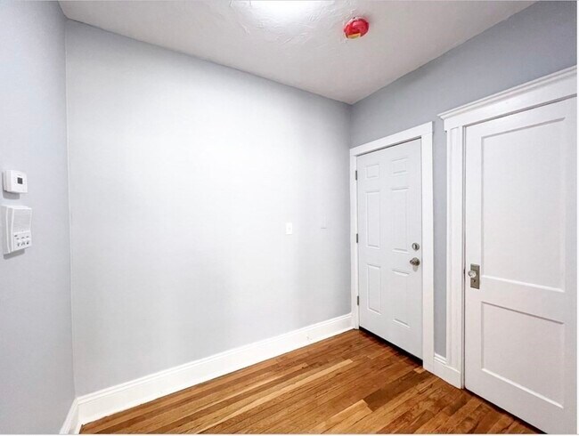 21 Whipple Ave-Unit -2L in Boston, MA - Foto de edificio - Building Photo