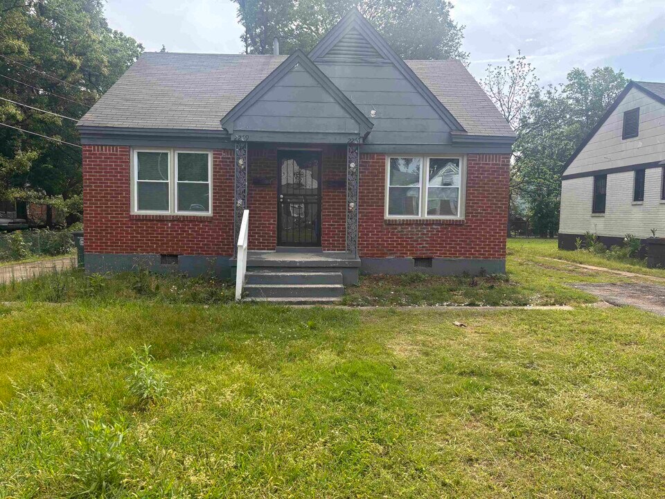 2269 Longstreet Dr in Memphis, TN - Building Photo