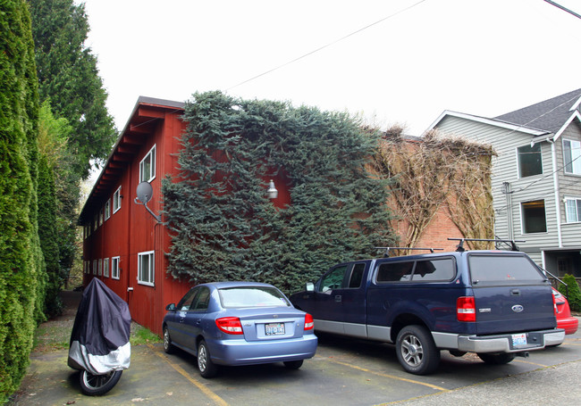 Cedrus Apartments in Seattle, WA - Foto de edificio - Building Photo