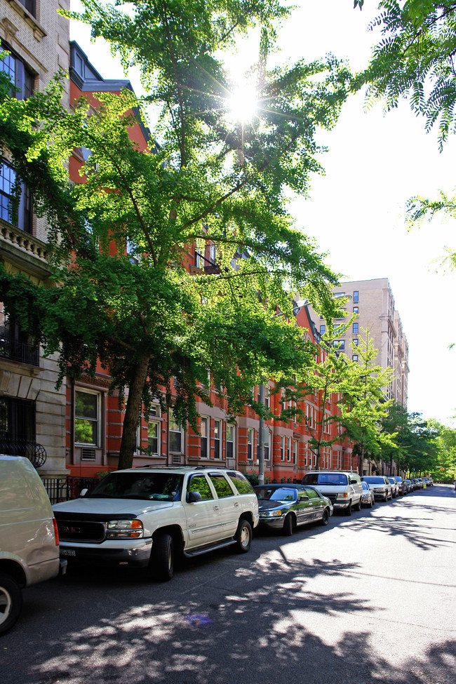 31-35 W 93rd St in New York, NY - Foto de edificio - Building Photo