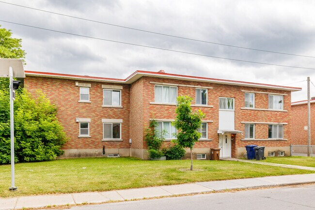 997 Wilfrid-Laurier Rue in Laval, QC - Building Photo - Building Photo