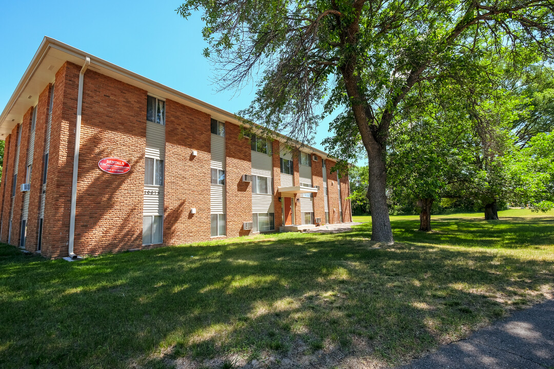 Rolling Acres in Coon Rapids, MN - Building Photo