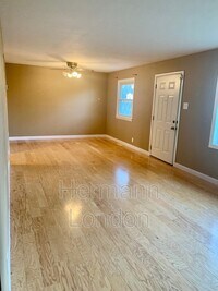 806 Undercliff Dr photo'