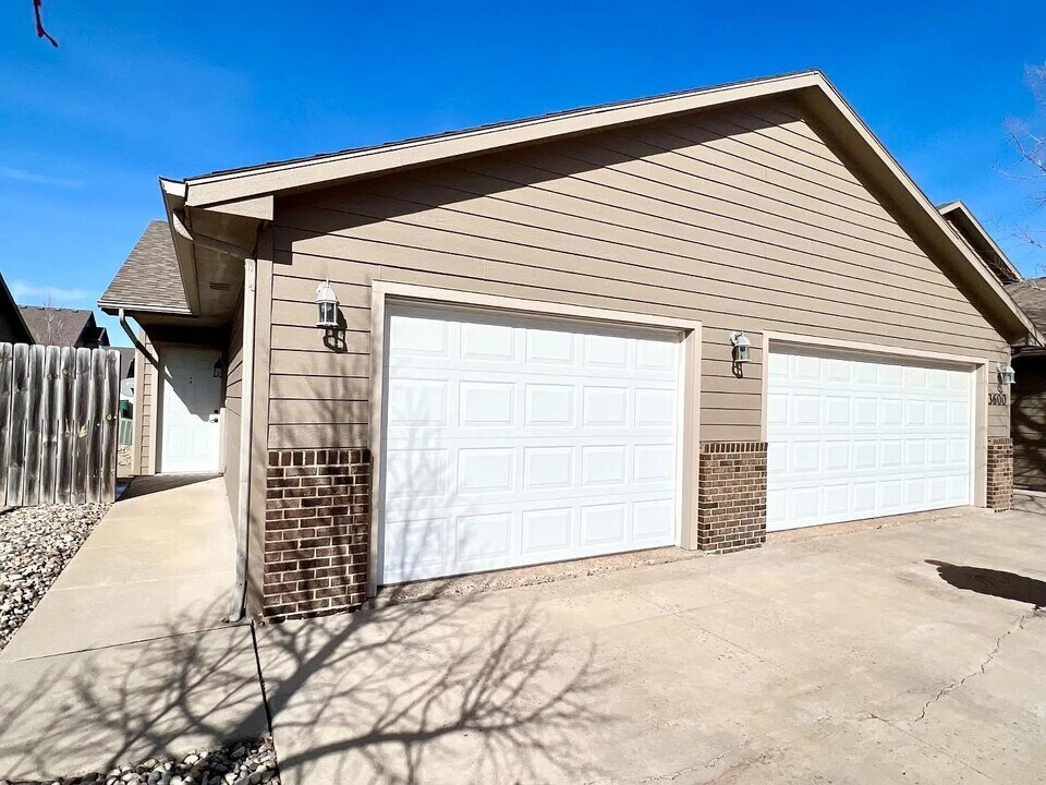 3600 W 93rd St in Sioux Falls, SD - Building Photo