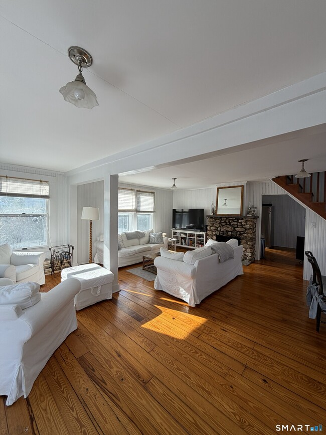 8 Tyler Ave in Branford, CT - Building Photo - Building Photo