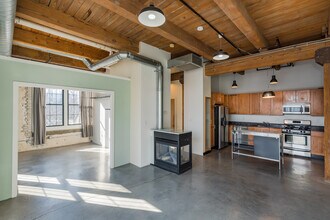 43 Charlton St in Everett, MA - Foto de edificio - Building Photo