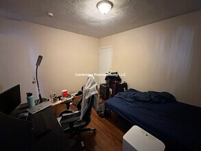 227 Boston Ave, Unit 1 in Medford, MA - Foto de edificio - Building Photo