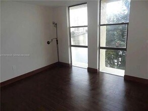 17500 N Bay Rd in Sunny Isles Beach, FL - Building Photo - Building Photo