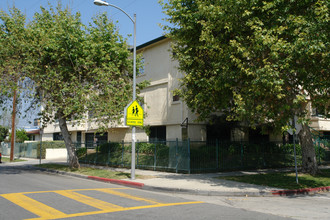 7007 Vassar Ave in Canoga Park, CA - Building Photo - Building Photo