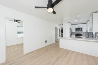 Magnolia Avenue in San Diego, CA - Foto de edificio - Interior Photo