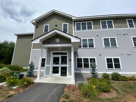 15 E Ridge Dr in Milford, NH - Building Photo