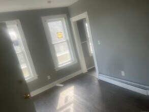 108 Lloyd St in New Haven, CT - Building Photo - Building Photo
