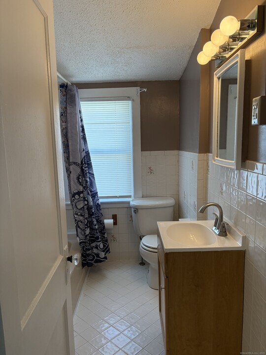 84 Fairview Ave in West Haven, CT - Building Photo