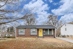 10411 Royal Dr in St. Louis, MO - Building Photo
