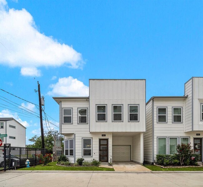 9003 Lonestar Creekbend Ln in Houston, TX - Building Photo - Building Photo