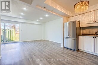 125 Sekura Crescent in Cambridge, ON - Building Photo - Building Photo