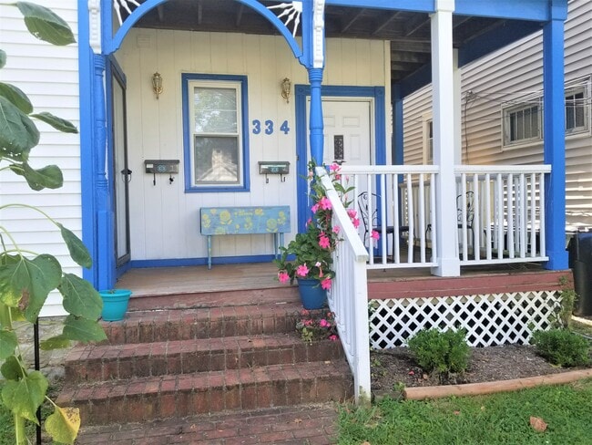 334 E High St, Unit Charming Apartment
