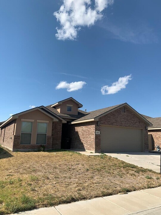 905 E 98th St in Odessa, TX - Building Photo