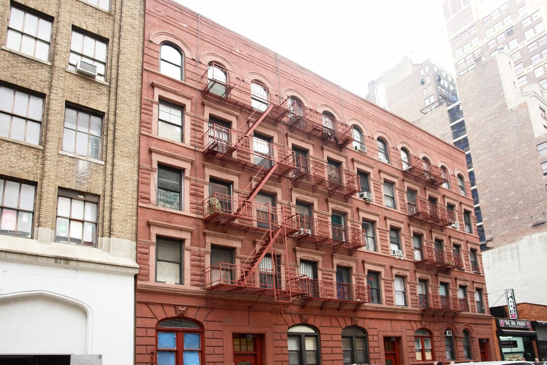 327-331 W 35th St in New York, NY - Foto de edificio